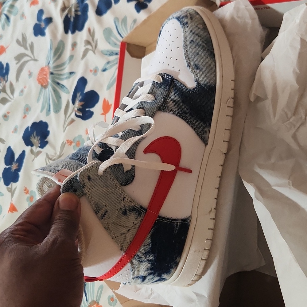 Nike dunk size 11 men's, 12 womens
